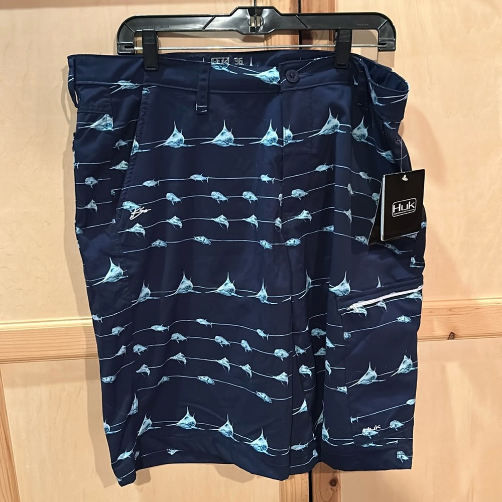 Huk Men’s performance size 36 guide short